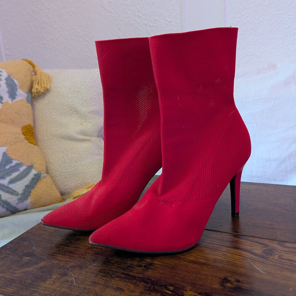 Red elastic ankle bootie